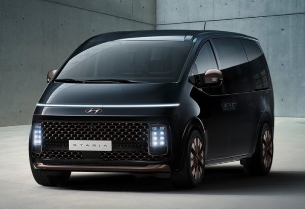 STARIA 2.2 九人座